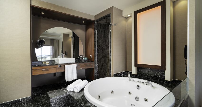 Cratos Premium Hotel & Casino & Port & Spa