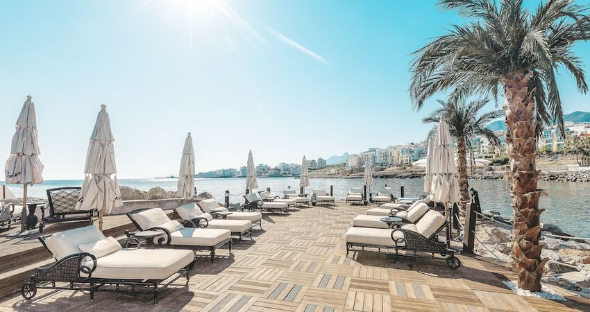 Les Ambassadeurs Hotel & Casino