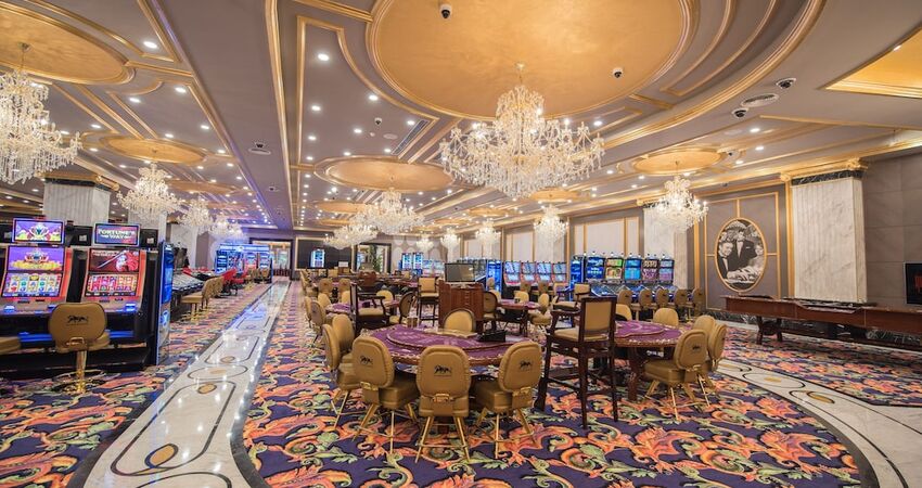 Les Ambassadeurs Hotel & Casino
