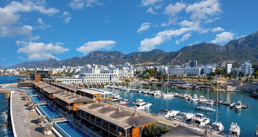 Les Ambassadeurs Hotel & Casino