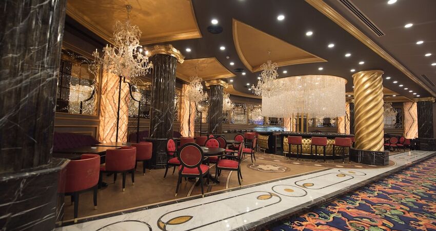 Les Ambassadeurs Hotel & Casino