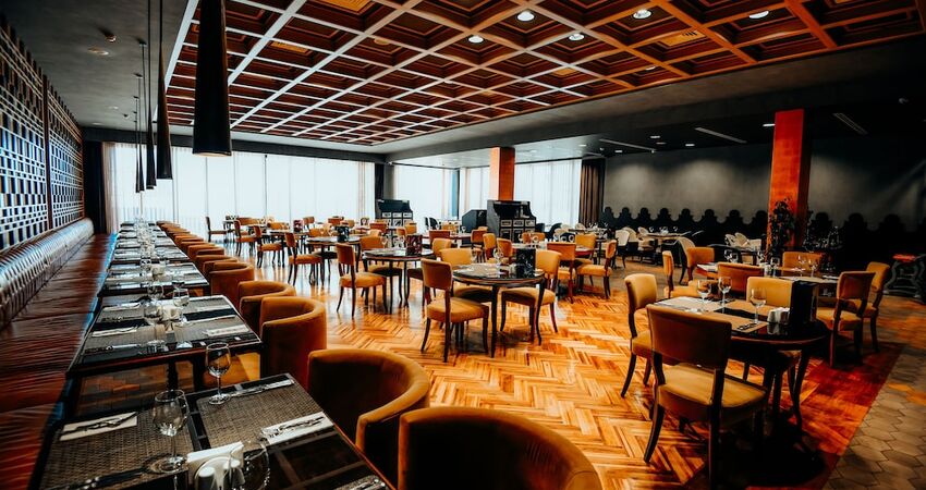 Les Ambassadeurs Hotel & Casino