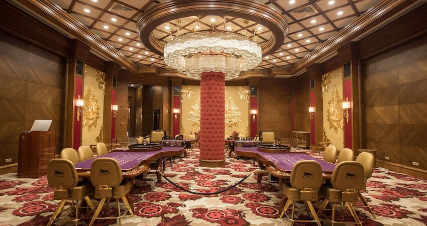 Les Ambassadeurs Hotel & Casino