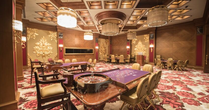 Les Ambassadeurs Hotel & Casino