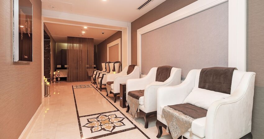 Les Ambassadeurs Hotel & Casino