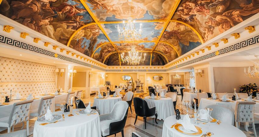 Les Ambassadeurs Hotel & Casino