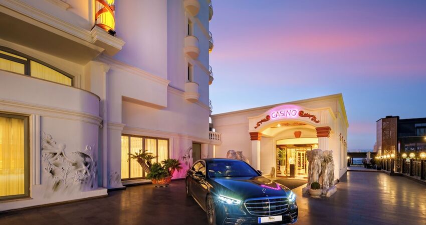 Les Ambassadeurs Hotel & Casino