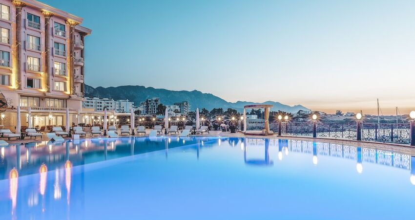 Les Ambassadeurs Hotel & Casino