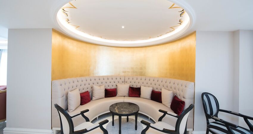 Les Ambassadeurs Hotel & Casino