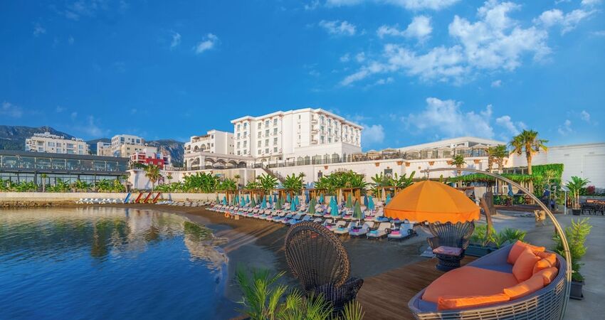 Les Ambassadeurs Hotel & Casino