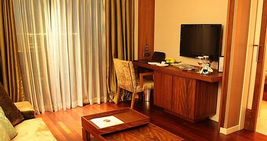 Cratos Premium Hotel & Casino & Port & Spa