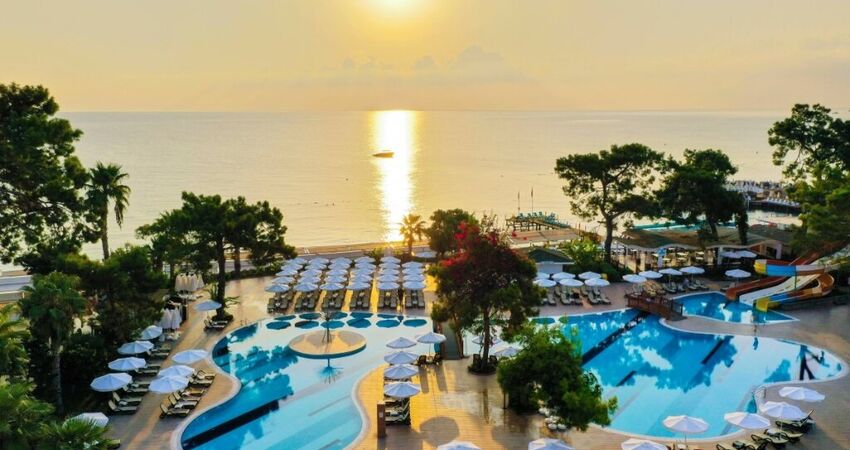 Cristal Aura Beach Resort & SPA