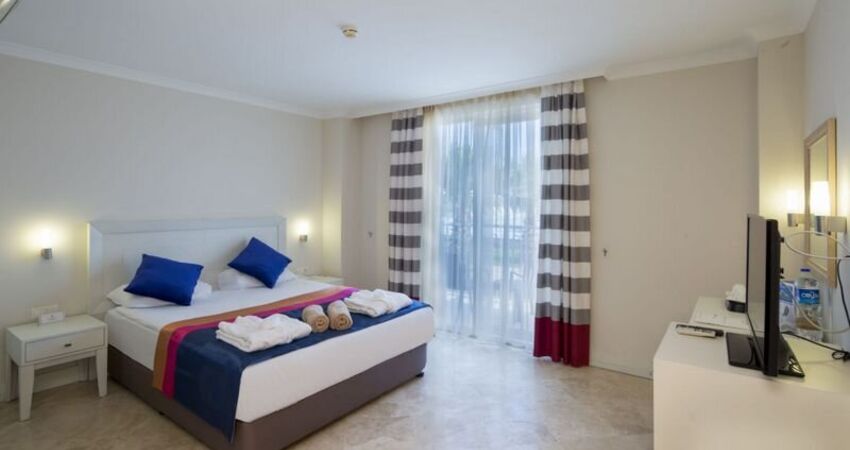 Crystal Boutige Beach Resort