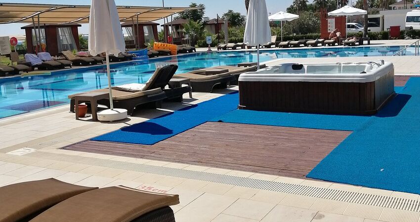 Crystal Boutige Beach Resort