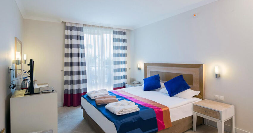Crystal Boutige Beach Resort