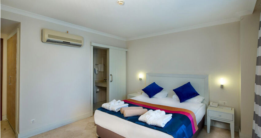 Crystal Boutige Beach Resort