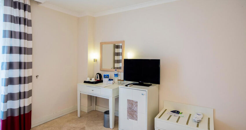 Crystal Boutige Beach Resort