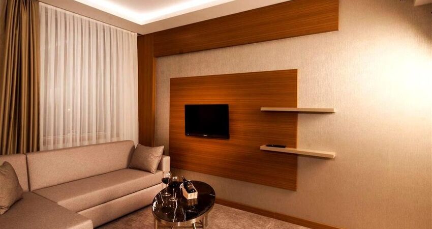 Majura Hotel Business