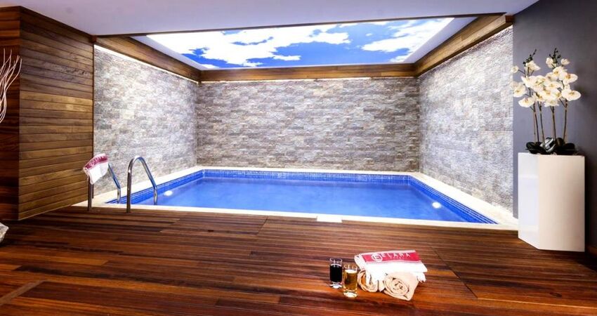Majura Hotel Business