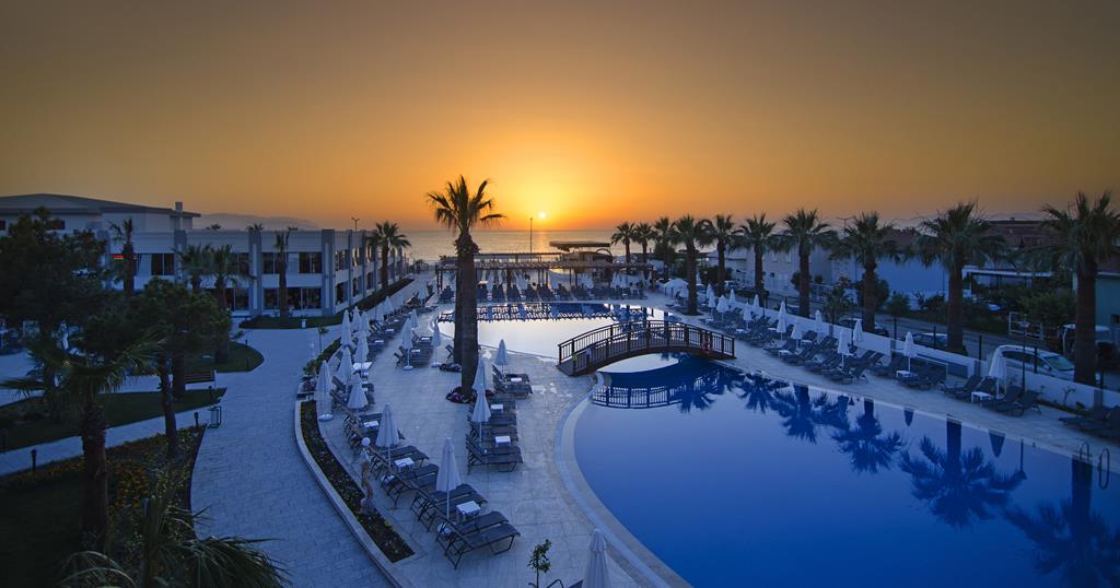 Palm Wings Beach Resort& Spa