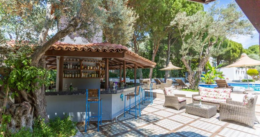 Risus Garden Hotel