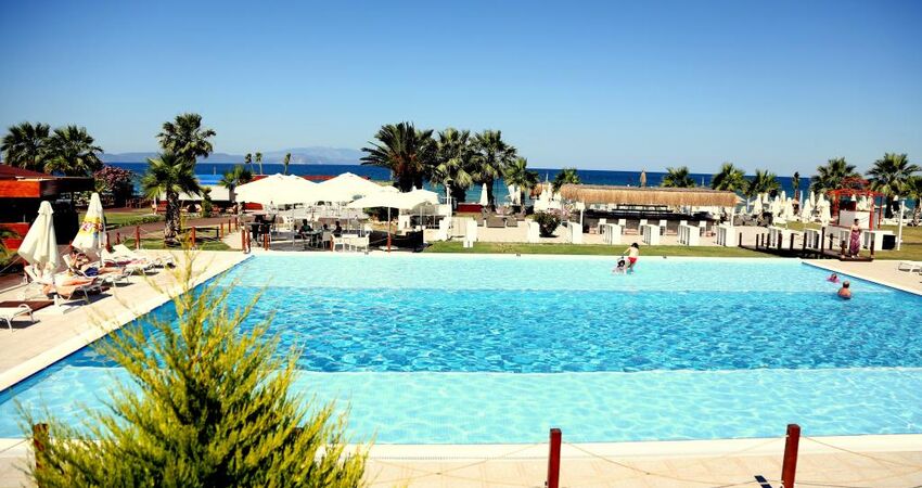 Risus Beach Resort Hotel